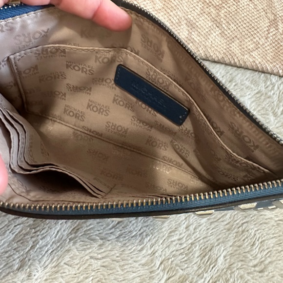 2 Michael Kors wristlets - Picture 4 of 16